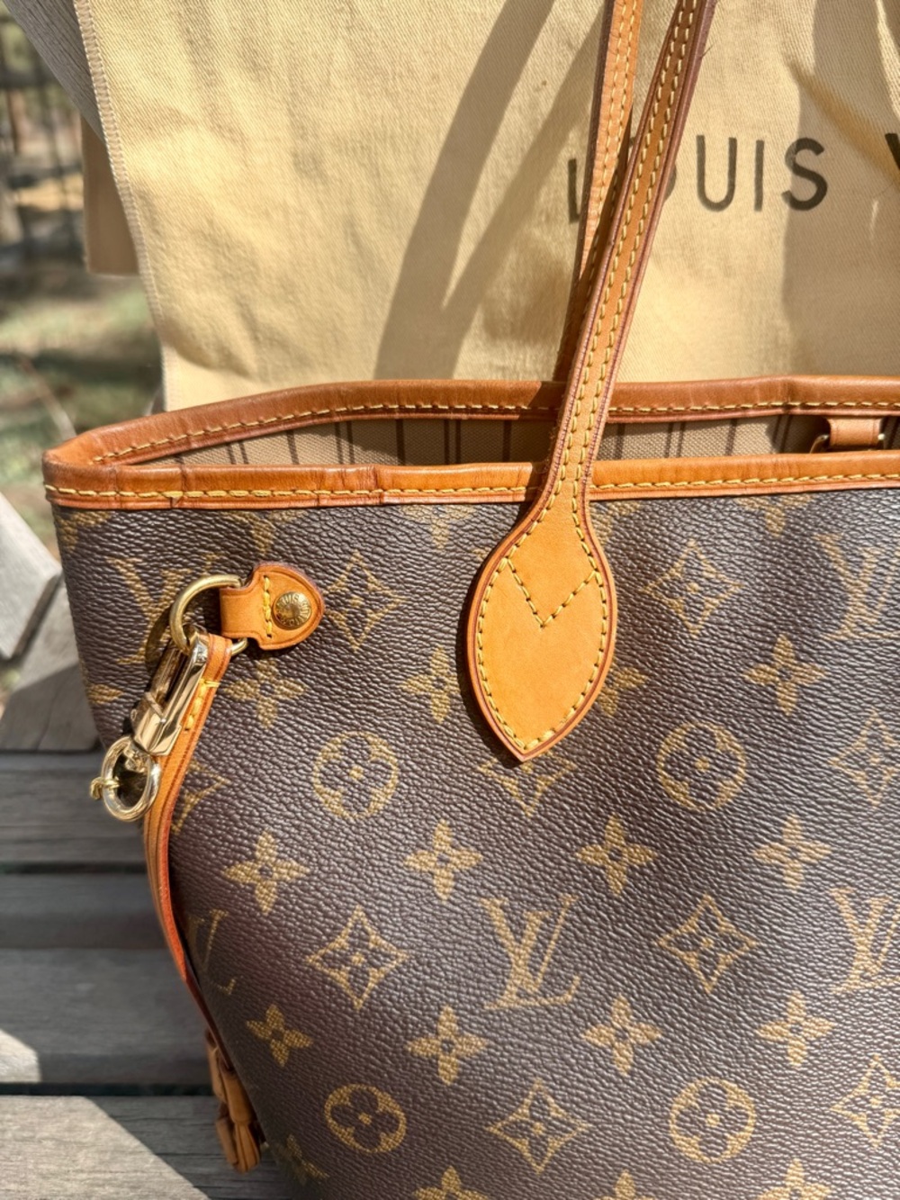 Authentic Louis Vuitton Neverfull PM in Monogram - Picture 3 of 13